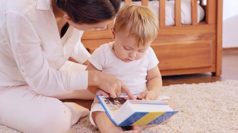 Ejercicio óculo manual para bebés de 14 meses 