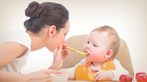 Cómo saber si tu bebé está satisfecho o aún tiene hambre. Etapa: 6 meses