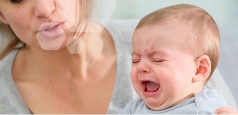 Bebé llorando por cólico