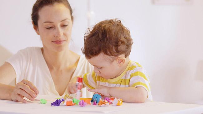 Ejercicio de estimulación para la motricidad fina en bebés